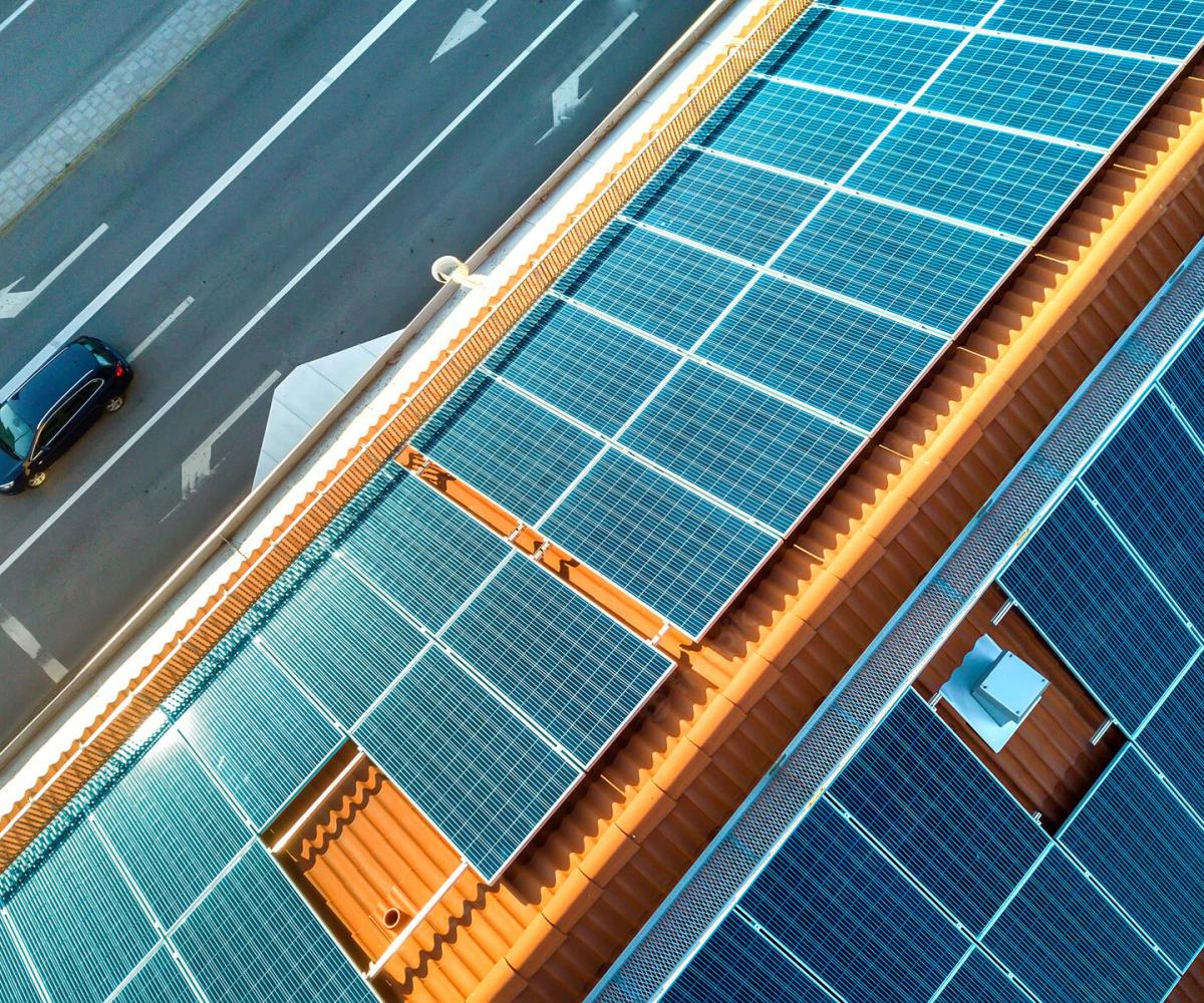 Offre et solution : Toiture solaire - Panneaux photovoltaïques - Solutions d'énergies renouvelables pour les agriculteurs, industriels et collectivités
