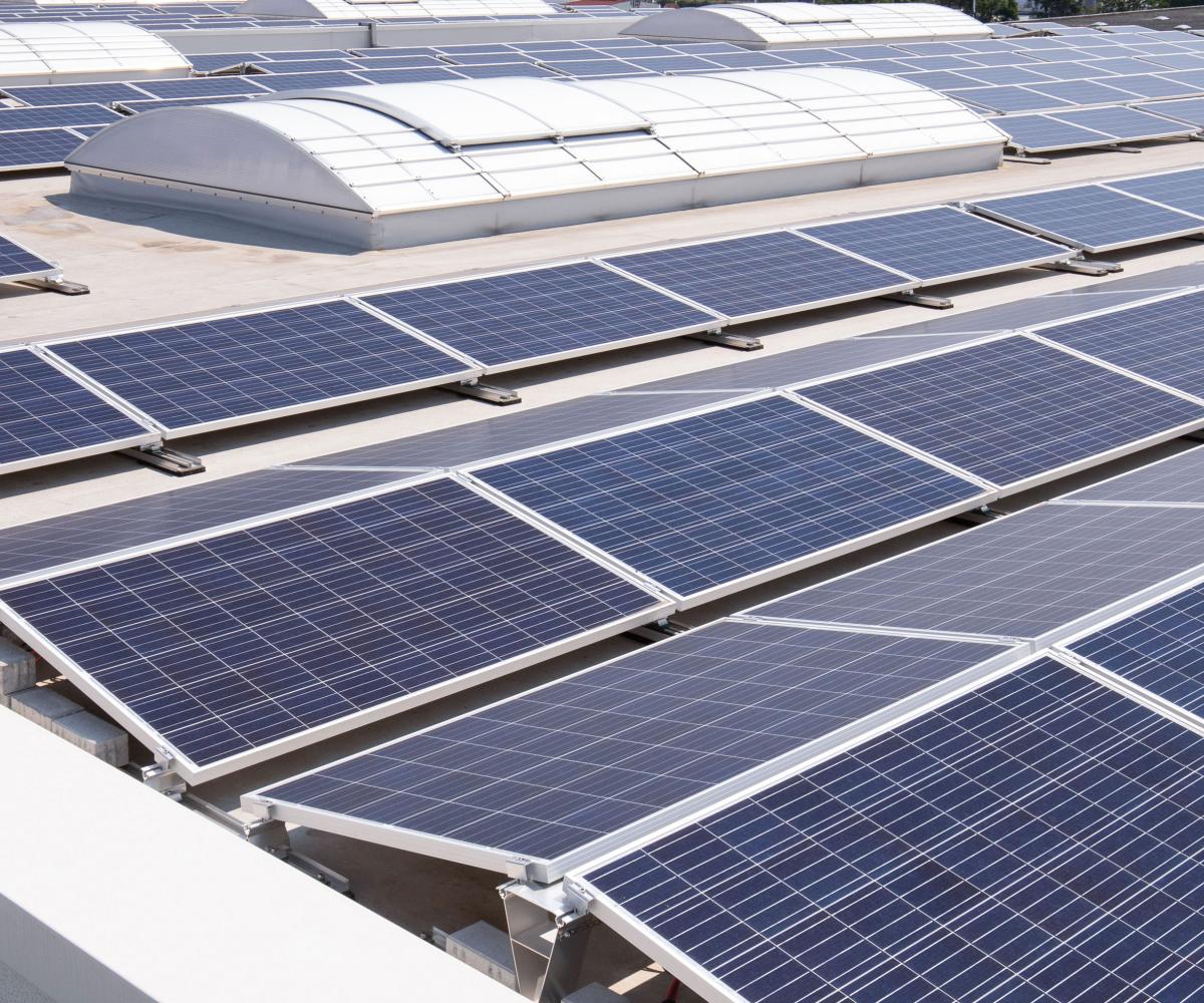 Offre et solution : Toiture solaire - Panneaux photovoltaïques - Solutions d'énergies renouvelables pour les agriculteurs, industriels et collectivités