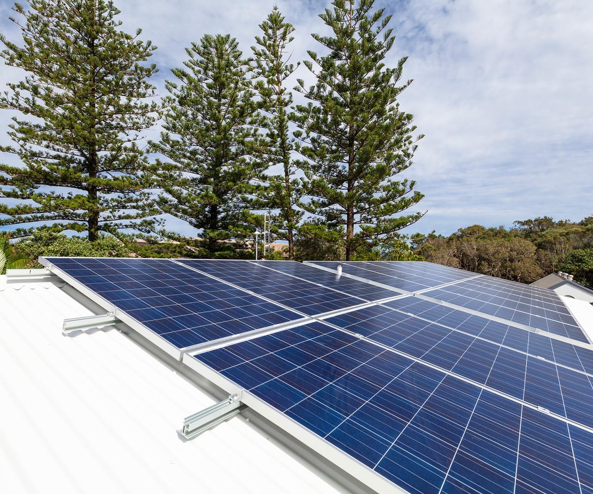 Offre et solution : Toiture solaire - Panneaux photovoltaïques - Solutions d'énergies renouvelables pour les agriculteurs, industriels et collectivités