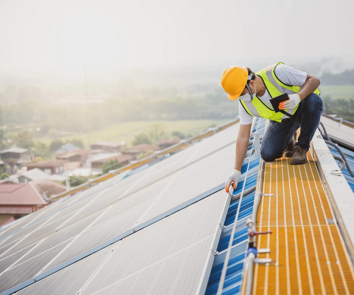 Offre et solution : Toiture solaire - Panneaux photovoltaïques - Solutions d'énergies renouvelables pour les agriculteurs, industriels et collectivités