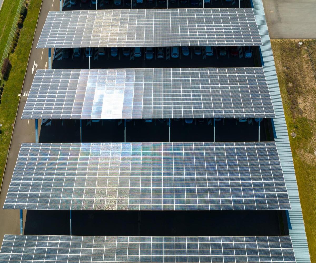 Offre et solution : Ombrière photovoltaïque - Panneaux solaires - Solutions d'énergies renouvelables pour les agriculteurs, industriels et collectivités