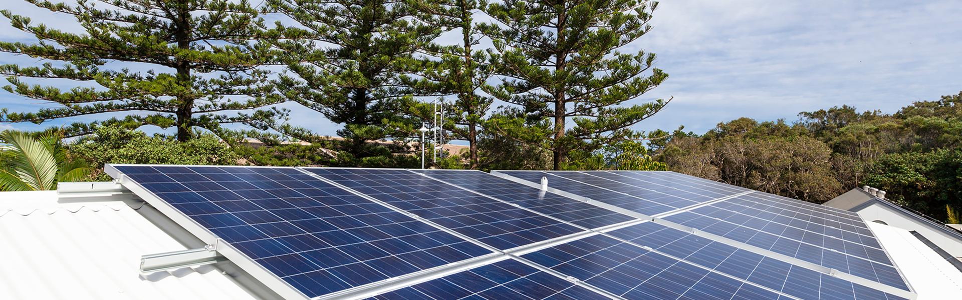 Toiture solaire - Panneaux photovoltaïques - Solutions d'énergies renouvelables pour les agriculteurs, industriels et collectivités