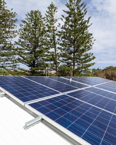 Toiture solaire - Panneaux photovoltaïques - Solutions d'énergies renouvelables pour les agriculteurs, industriels et collectivités