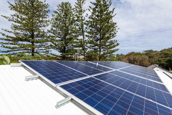 Toiture solaire - Panneaux photovoltaïques - Solutions d'énergies renouvelables pour les agriculteurs, industriels et collectivités